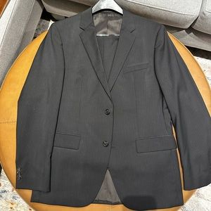 Hugo Boss 40R suit pinstripe.